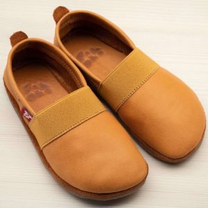 pololo-nos-barefoot-street shoe-elastico-tpr-sole-light brown-frontal